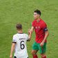 Cristiano Ronaldo a cumprimentar Joshua Kimmich num Portugal-Alemanha