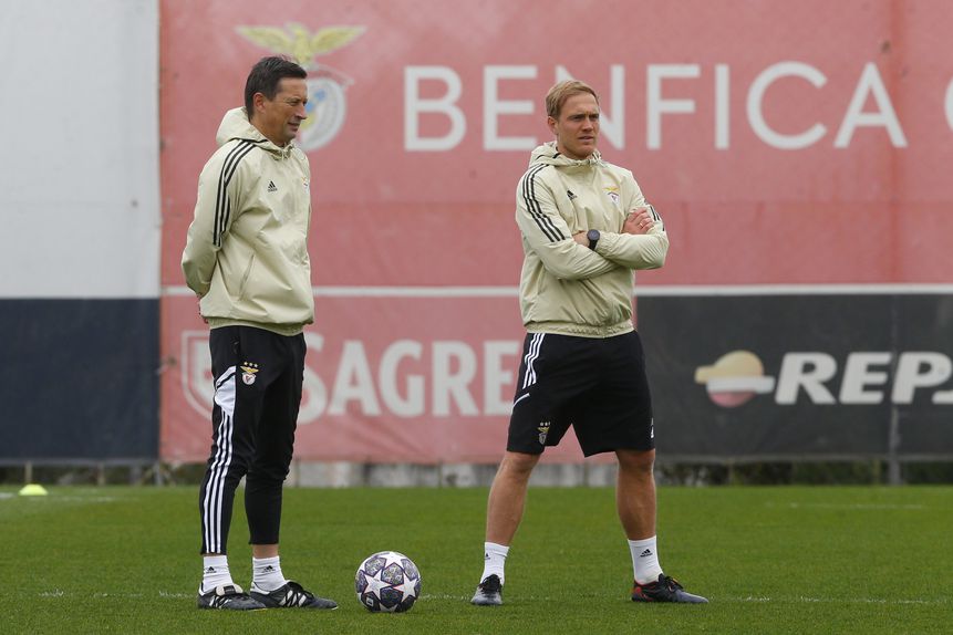 Jens Wissing ao lado de Roger Schmidt no Benfica