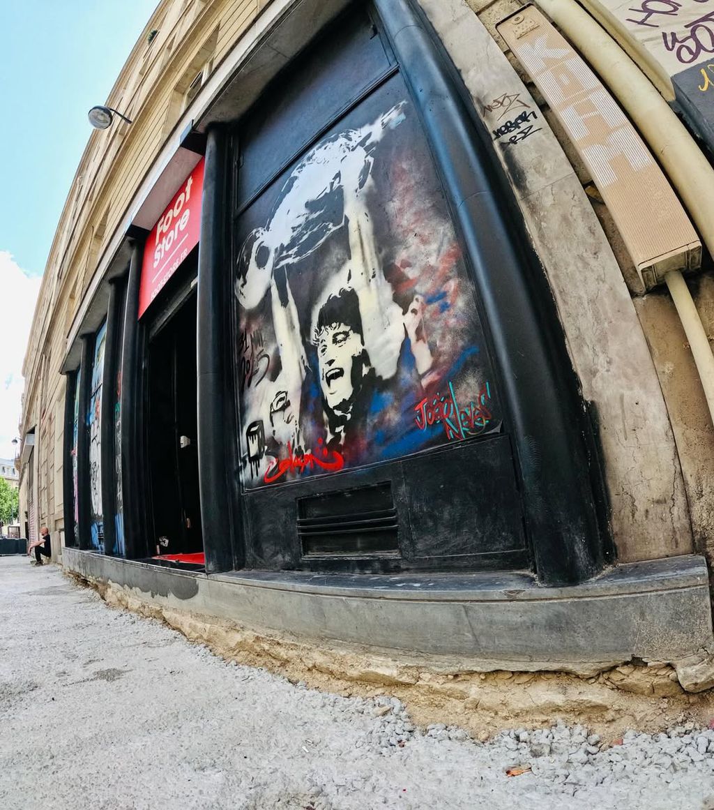 João Neves ganha um mural em Paris... e autor acaba detido (fotos)