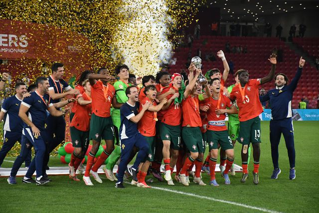 Grande desafio, meninos: dois em cada três campeões não chegam à Seleção A