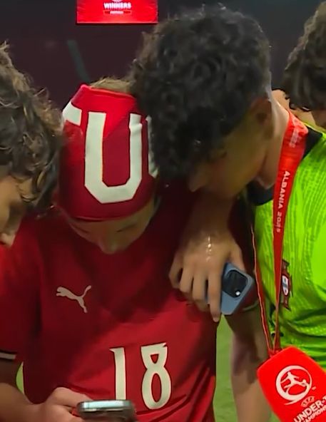 «É o papai Ronaldo?» Sub-17 nem acreditam quem estava a ver (vídeo)