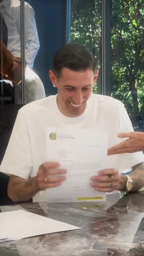 A felicidade contagiante de Di María a assinar pelo Rosario Central
