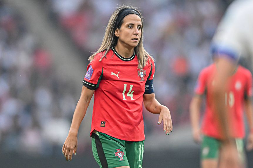 Dolores Silva a representar Portugal diante da Inglaterra na Liga das Nações