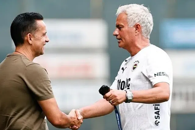 José Mourinho presta tributo a Mário Branco: «Vou sentir a tua falta»