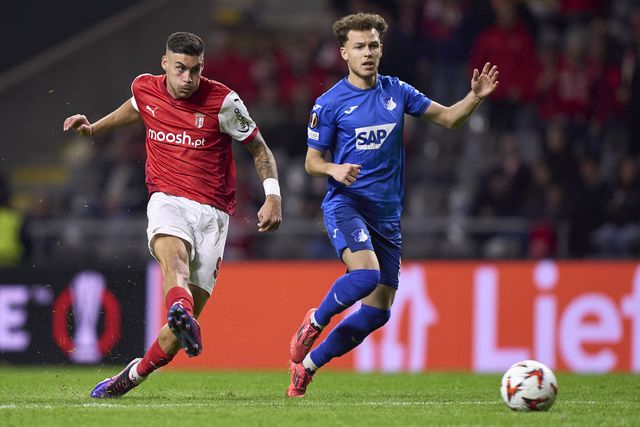 Passe do ponta de lança espanhol pertence aos arsenalistas, mas há clubes interessados na sua aquisição (Foto: IMAGO)