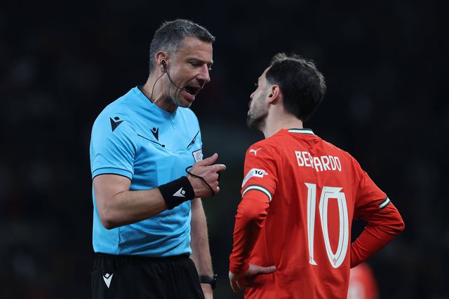 Slavko Vincic a falar com Bernardo Silva no Portugal-Dinamarca em Alvalade