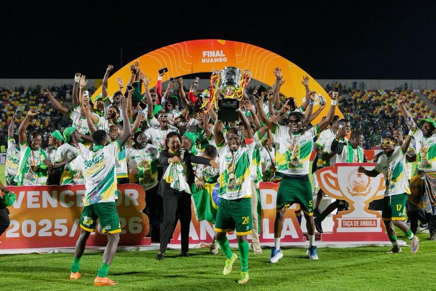 Festa do Wiliete pela conquista da Taça de Angola primeiro troféu nacional do clube de Benguela