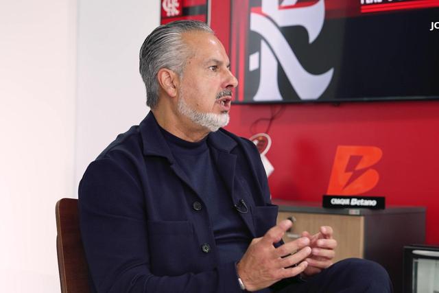 «Por força da grandeza, o Flamengo é um clube muito político»