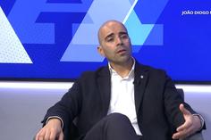 «Agora é que o Benfica está a tentar renovar com António Silva...»