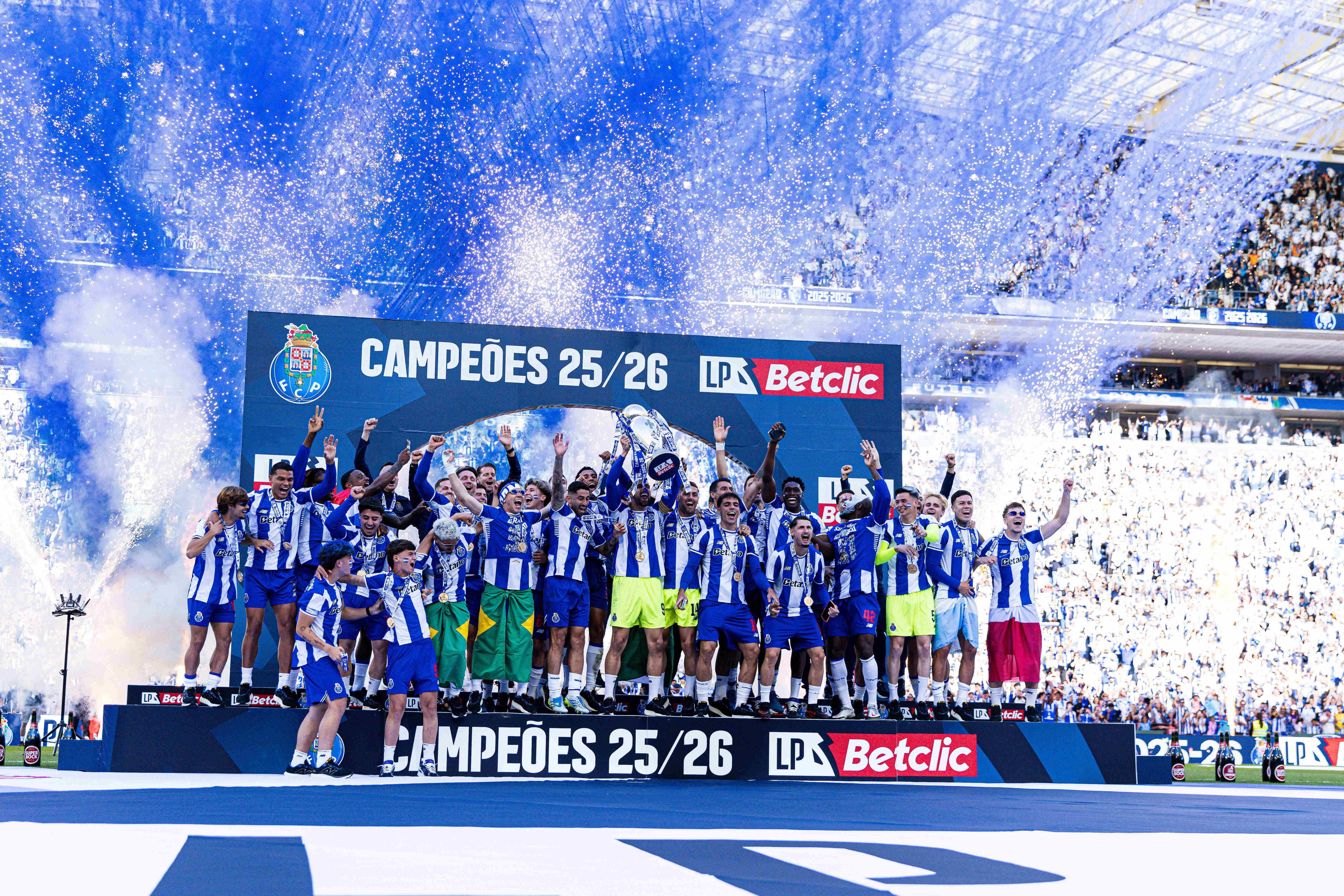 Festa de campeão 
nacional do FC Porto - Foto: Imago