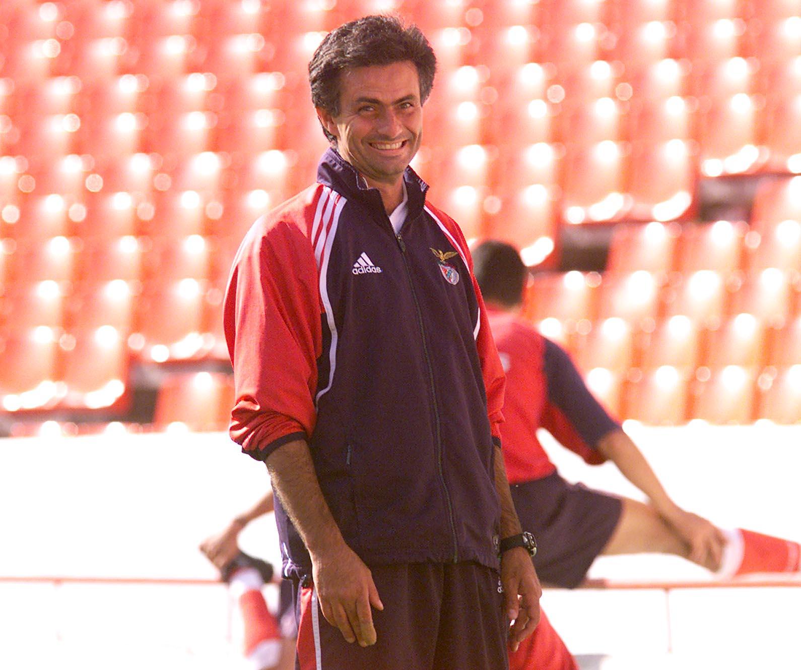 José Mourinho treinou o Benfica em 2000/01 e lidera as águias desde o início de 2025/26 - Foto: A BOLA
