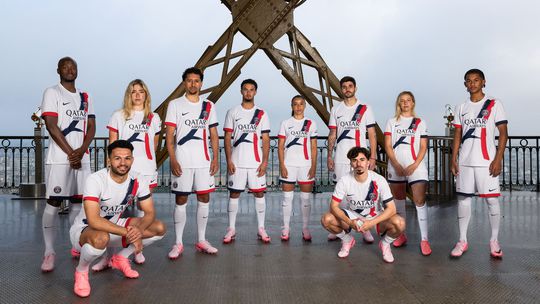 PSG revela nova camisola inspirada na Torre Eiffel para 2024/25