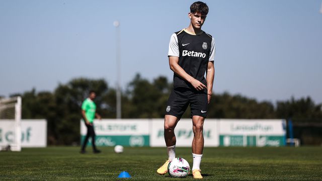 Rafael Nel, avançado de 20 anos, tem sido presença constante nos trabalhos da equipa principal - Foto: Sporting CP