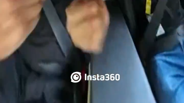 Loucura no carro da Intermarché com o feito de Biniam Girmay