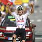Tadej Pogacar vence primeira batalha de montanha no Tour e reconquista amarela