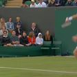 VÍDEO: Rublev volta a ter momento de fúria em campo