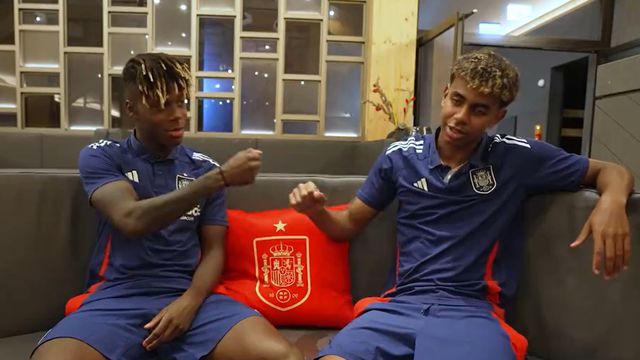 Nico e Lamine explicam 'pedra, papel tesoura' e segredos de uma jovem amizade