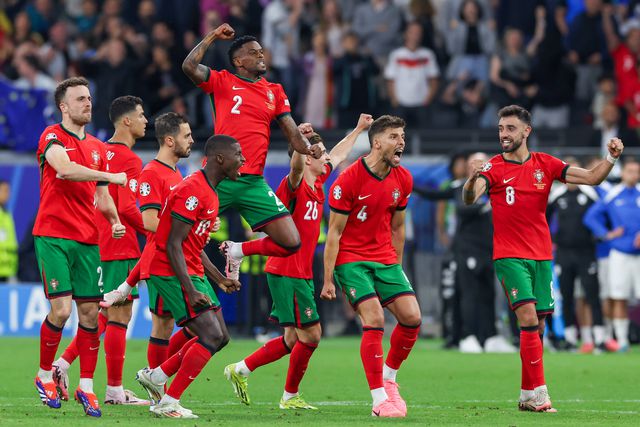 Rúben Dias 'paga tudo' a Diogo Costa