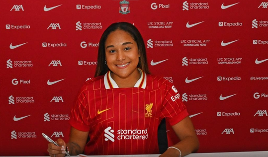 Transferência recorde para Portugal: Liverpool oficializa contratação de Olivia Smith ao Sporting