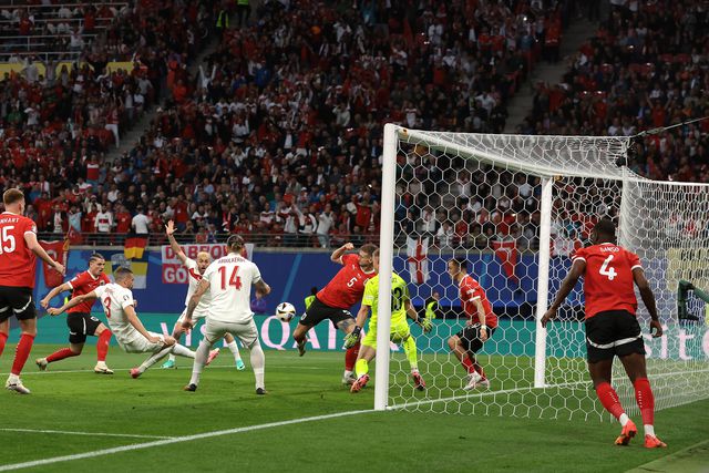 Demiral foi leão na batalha da bola parada (crónica)