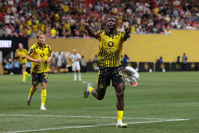 Serhou Guirassy festeja o golo que deu o 2-0 ao Dortmund diante do Monterrey