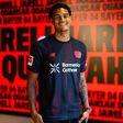 Mercado oficial: Leverkusen bate recorde e garante defesa ex-Liverpool