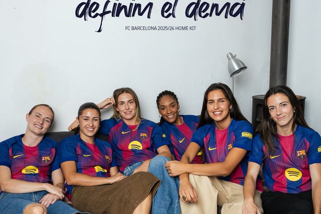 Kika Nazareth apresenta novo equipamento do Barcelona