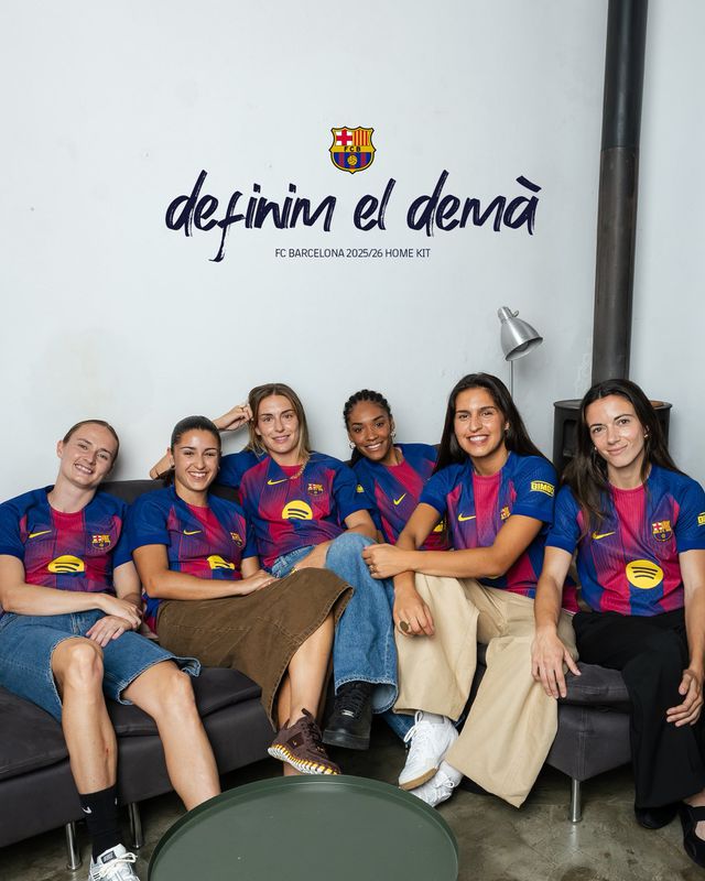 Kika Nazareth apresenta novo equipamento do Barcelona