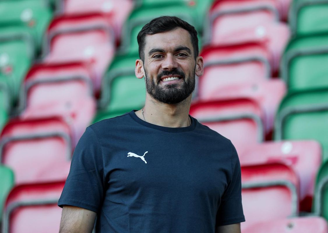 Marítimo anuncia reforço, ex-clube reclama que jogador tem contrato
