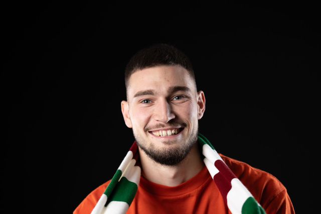 Mercado oficial: Chernev reforça defesa do Estrela até 2028