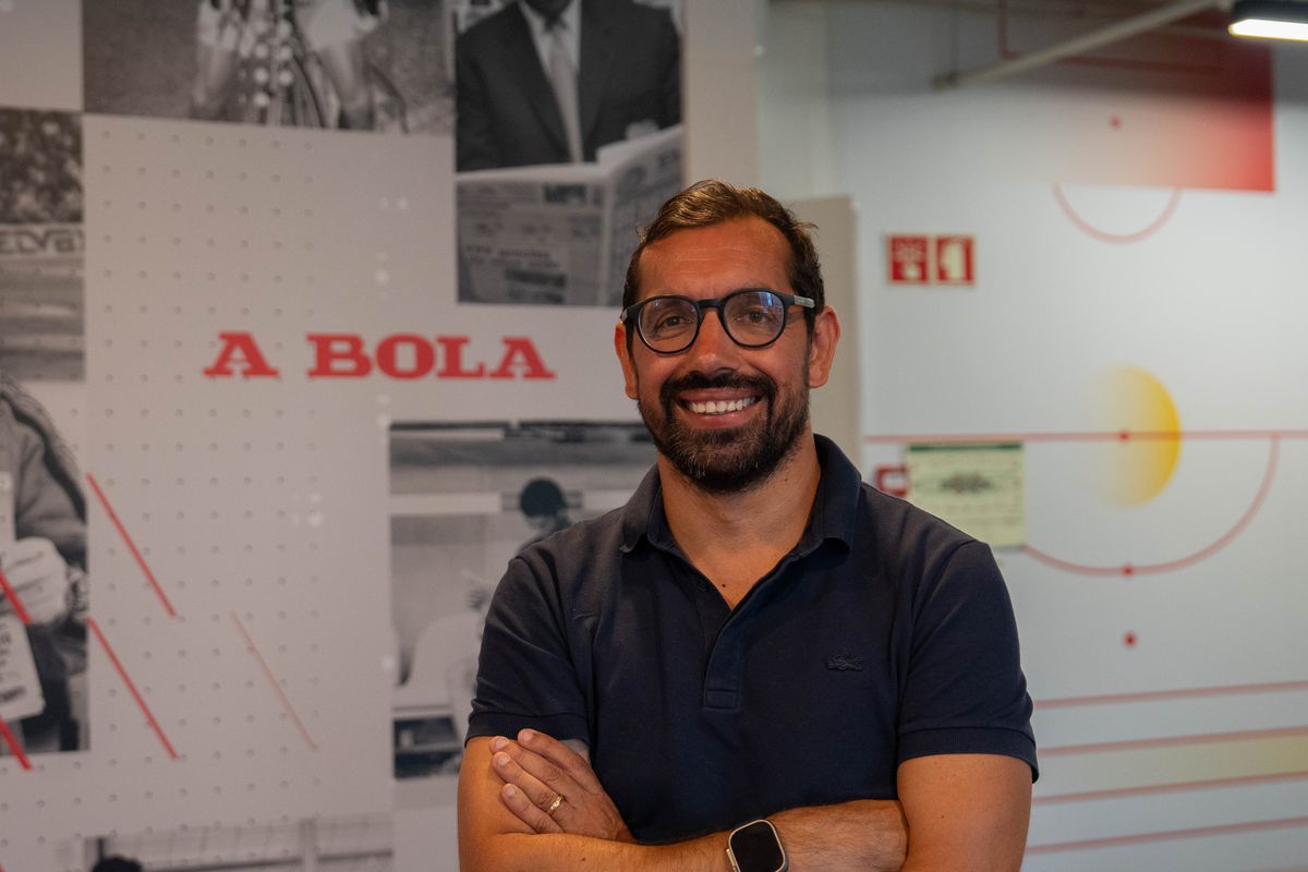 Entrevista A BOLA «Nas camadas jovens todos têm de jogar. Por sensibilização ou regulamentação»