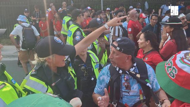 Confusão entre a polícia e os adeptos de Portugal