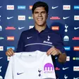 Mateus Fernandes oficializado no Tottenham — Foto: Tottenham