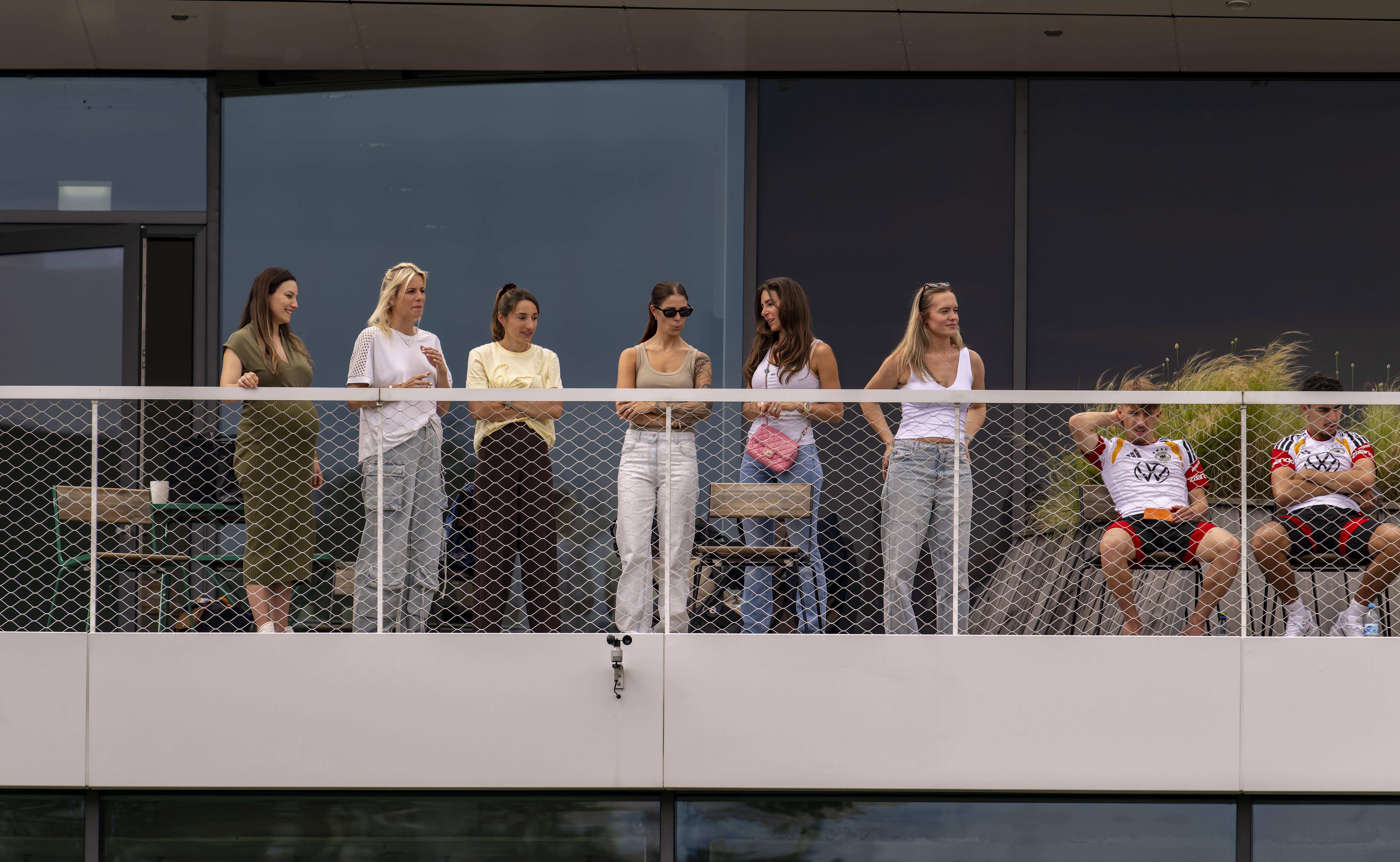 Famílias na despedida no estágio em Frankfurt