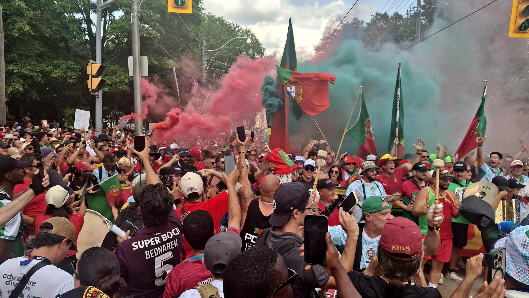 Adeptos de Portugal em Toronto (Foto: João Pimpim)