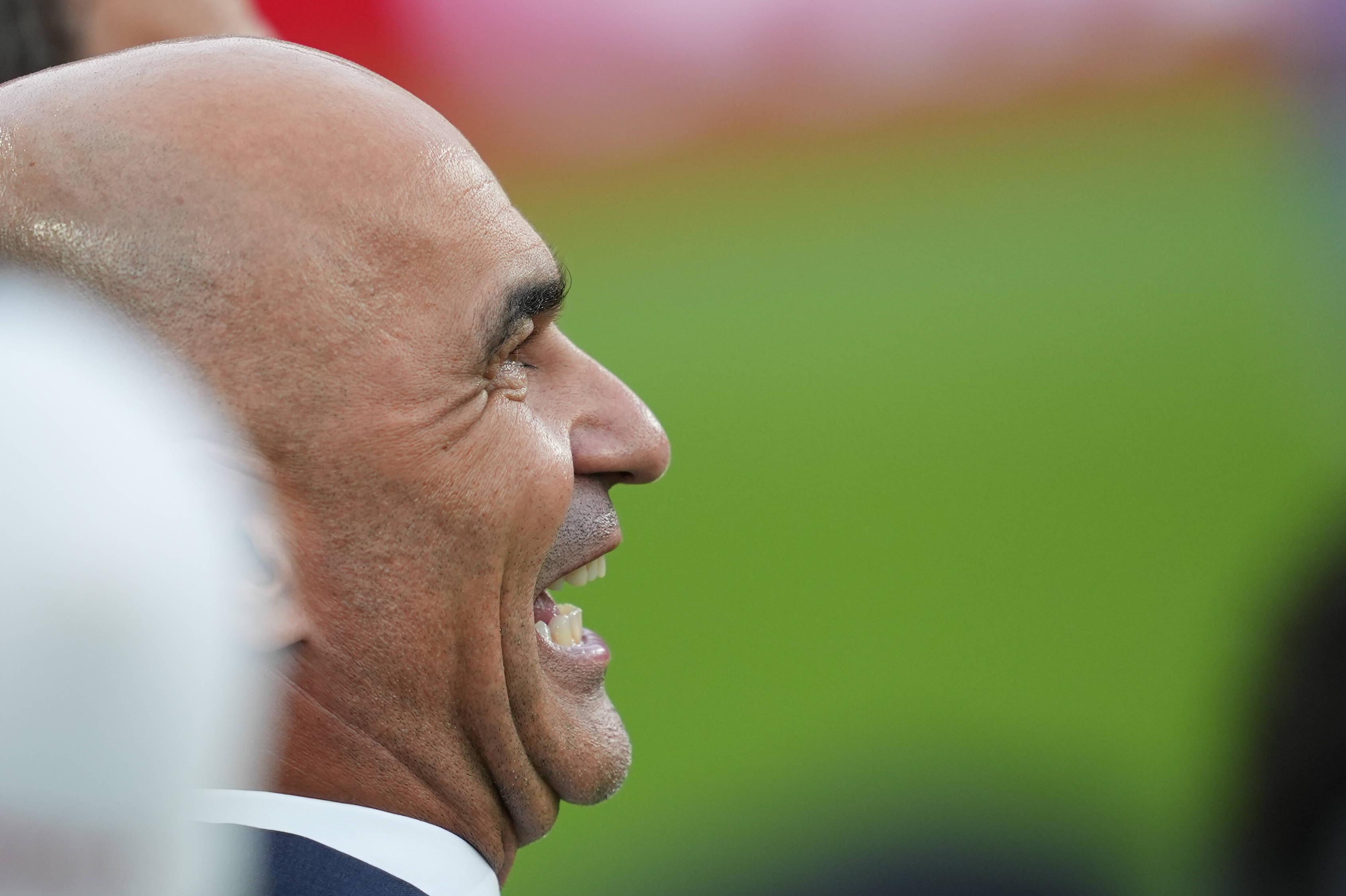 Roberto Martínez a cantar o hino de Portugal