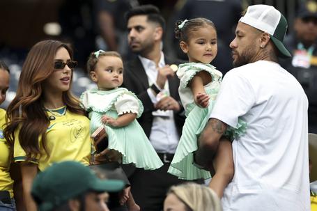 Bruna Biancardi lamenta ausência de Neymar contra o Japão e diz que os nervos são maus para a gravidez