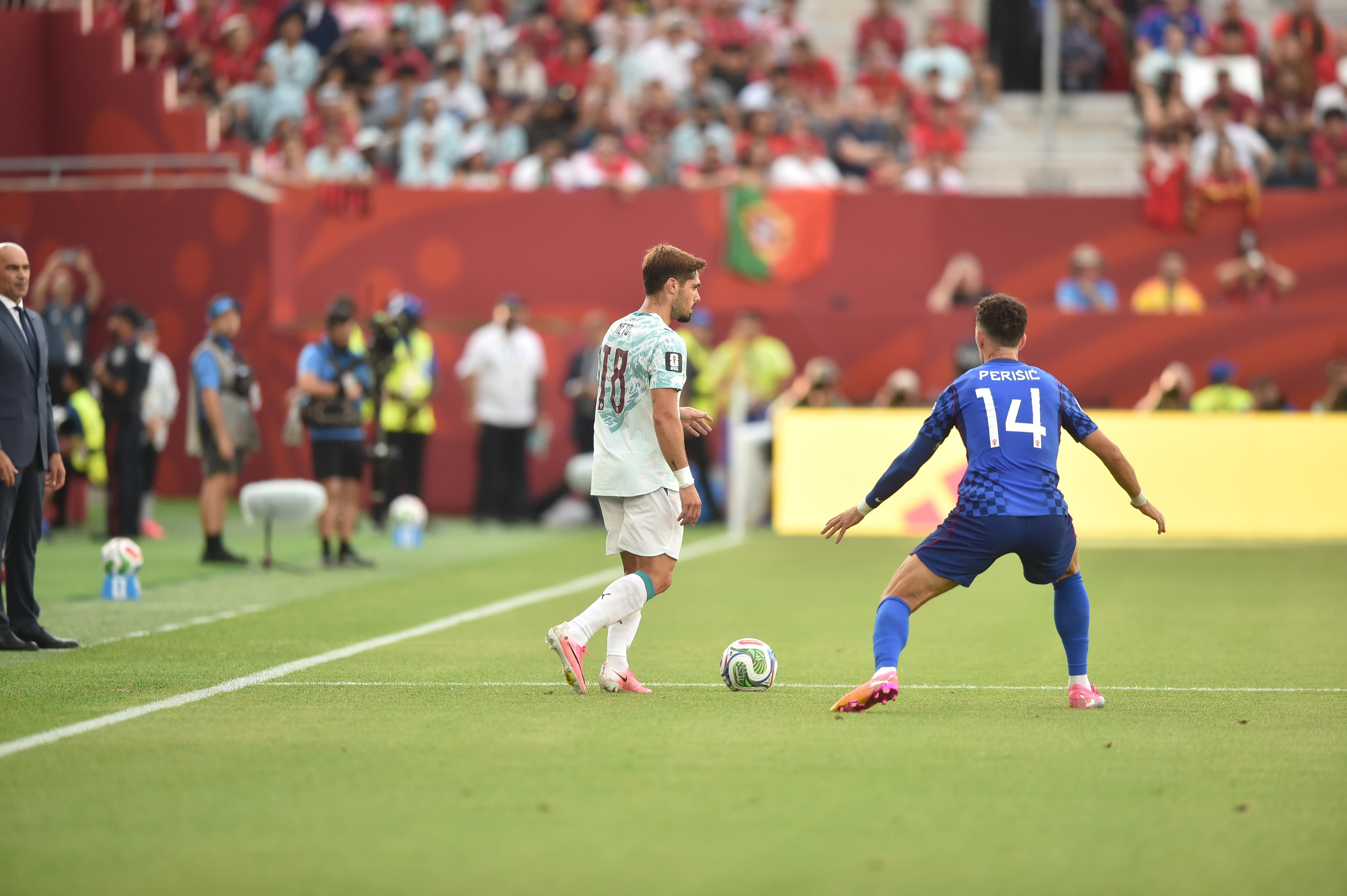 Pedro Neto e Perisic - Foto: Miguel Nunes