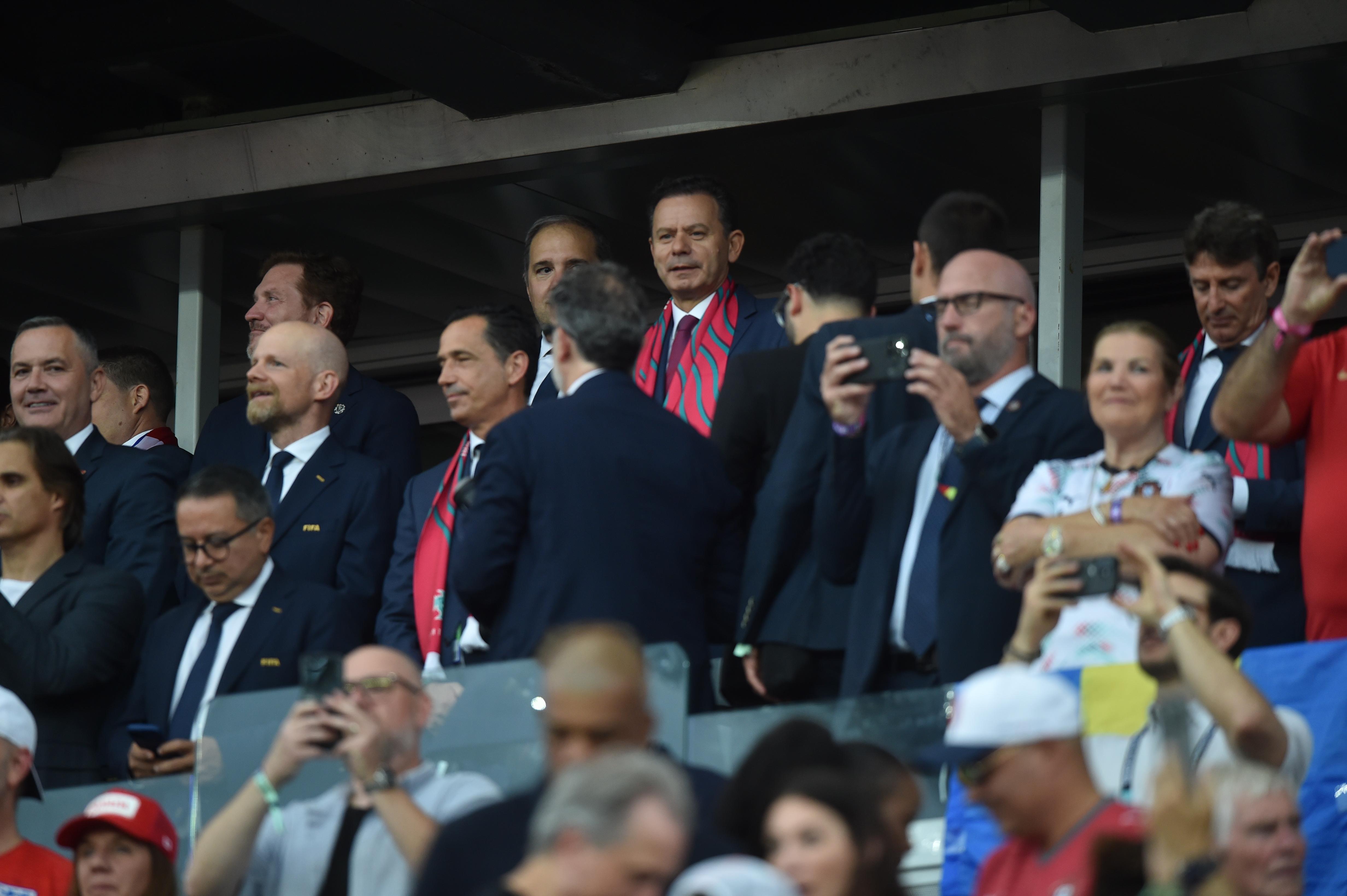 Luís Montenegro, Primeiro-Ministro, e Pedro Proença, presidente da FPF, entre as figuras presentes na tribuna - Foto: Miguel Nunes