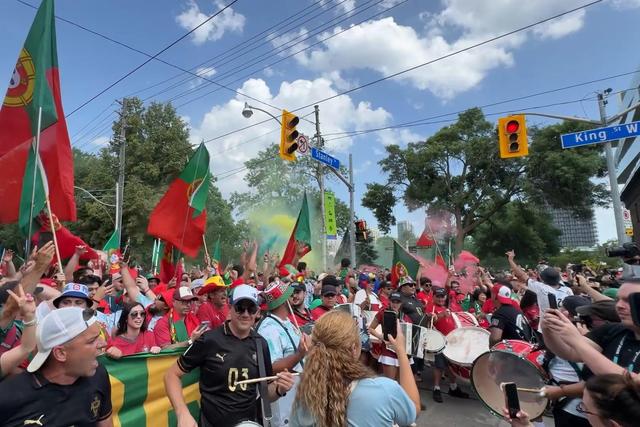 Uma verdadeira invasão: adeptos de Portugal fazem a festa em Toronto