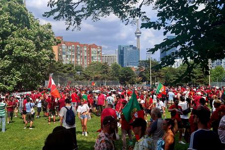 Adeptos de Portugal invadem Toronto (Foto: João Pimpim)