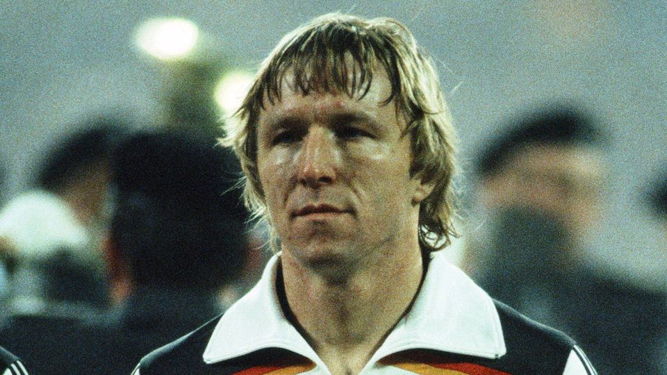 Horst Hrubesch, o homem a quem chamam 'o monstro'