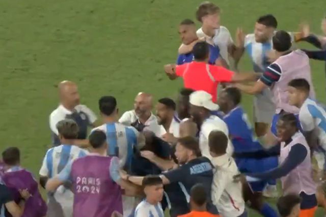 VÍDEO: Otamendi envolvido em confusão após derrota contra França