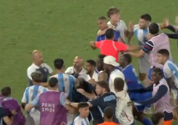 VÍDEO: Otamendi envolvido em confusão após derrota contra França