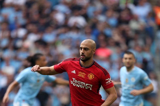 José Mourinho ofereceu contrato a Amrabat até 2028