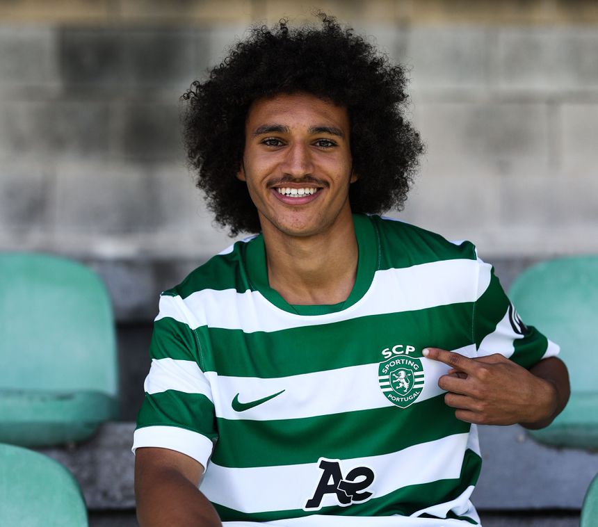 Zaid Bafdili, médio de 17 anos, sonha chegar à equipa principal