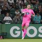 Helton Leite, ex-Boavista e Benfica, em ação durante jogo do Deportivo La Corunha