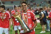 João Rego, médio do Benfica, com a Supertaça