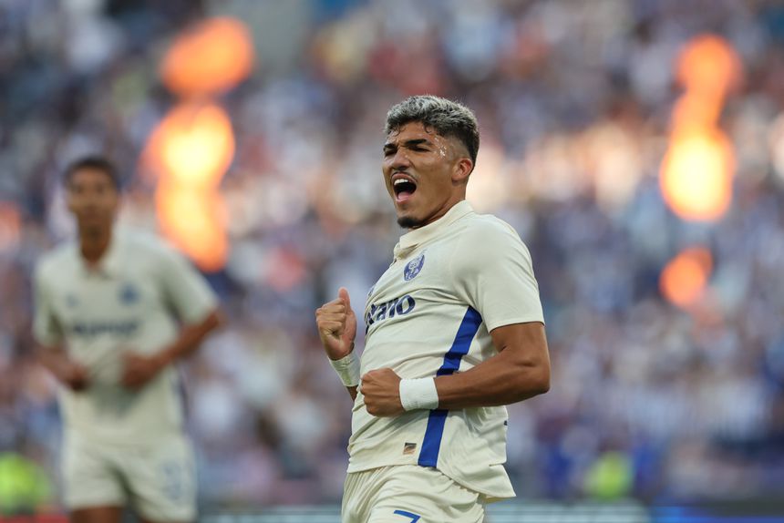 William Gomes celebra o golo que deu a vitória (2-1) no particular frente ao Twente realizado no Estádio do Dragão