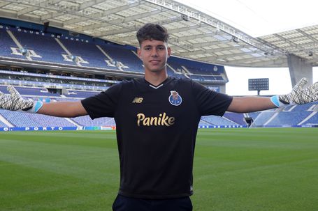 FC Porto: guarda-redes búlgaro de 16 anos é reforço